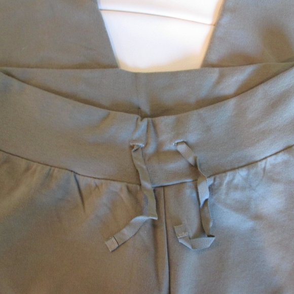 NWOT - Puma Capri Sweatpants - Sz Lg. - Picture 4 of 7